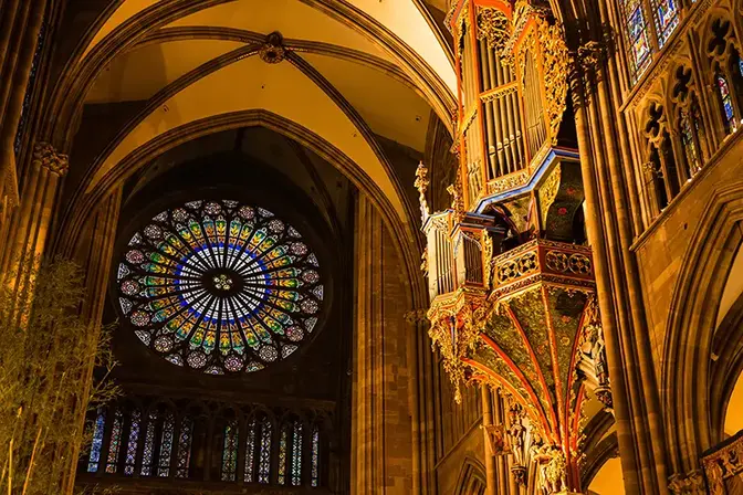 Les messes de Noël à Strasbourg, intérieur de la Cathédrale Notre-Dame de Strasbourg